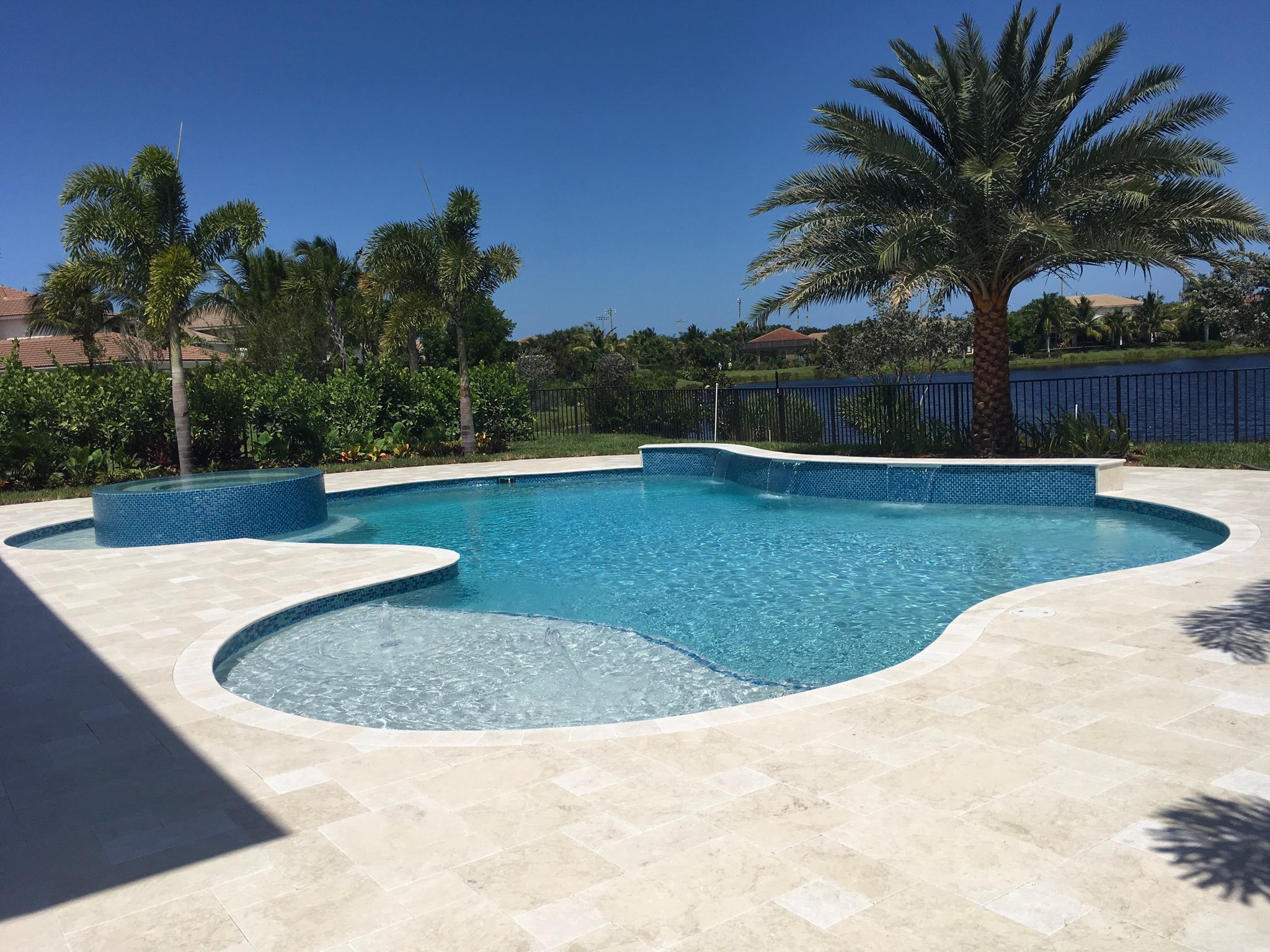 rhr pools of jupiter raised infinity spa with oversized sunshelf